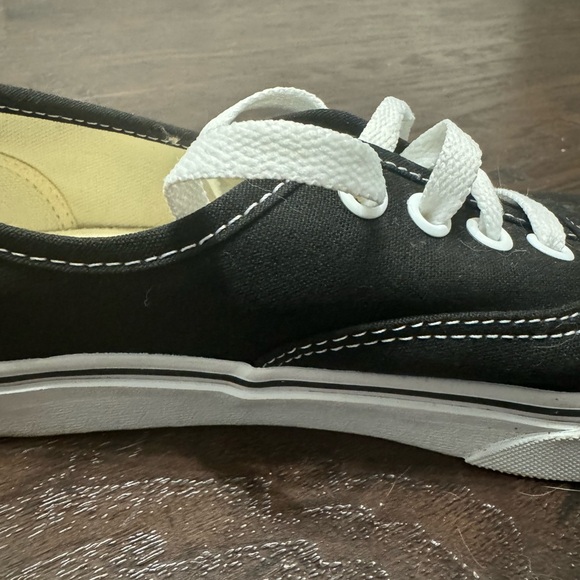 Vans Authentic Shoe. Size 7. Color Black. - Picture 5 of 15